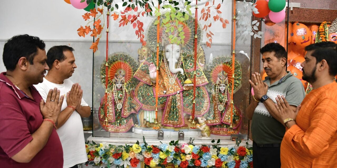 गणेश उत्सव का शुभारंभ, गणेश मंदिर में भगवान के दर्शनाें के लिए लगी भक्ताें की भीड़
