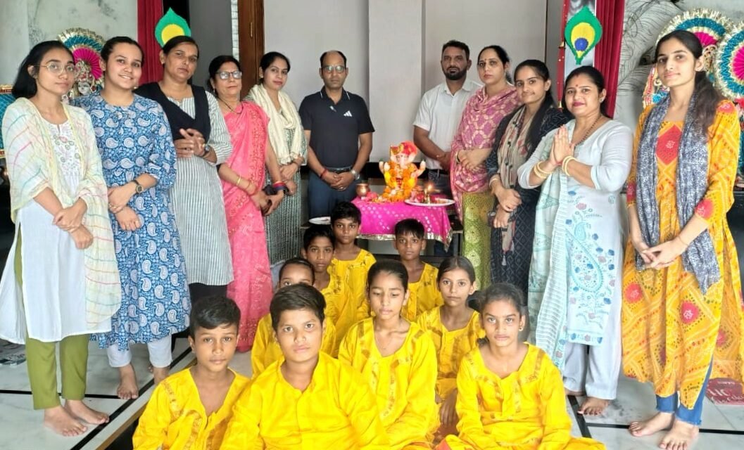 श्री सनातन धर्म वरिष्ठ माध्यमिक विद्यालय में धूमधाम से आयोजित किया गणेश चतुर्थी का कार्यक्रम 