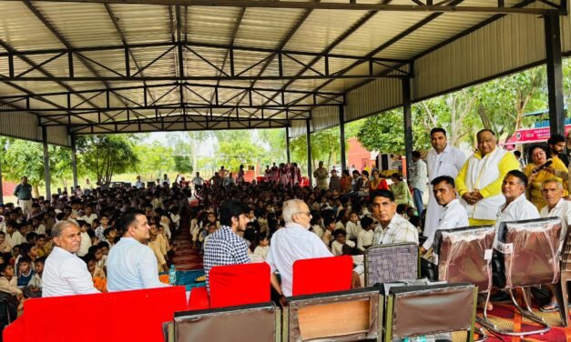 गांव नटार स्कूल में पहुंचे पूर्व राज्यपाल प्रो गणेशी लाल