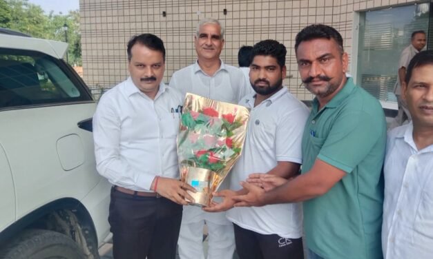 सेवा सुरक्षा व रोजगार की गारंटी को लेकर सीएम के ओएसडी को सौंपा ज्ञापन