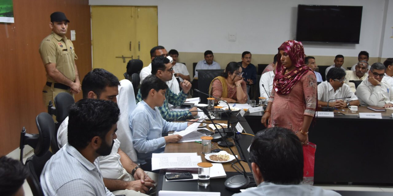 डीसी प्रीति ने कष्ट निवारण समिति की बैठक में सुनीं शिकायतें, दिए त्वरित कार्रवाई के आदेश