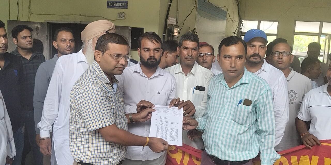 कर्मचारियों ने सरकार की जनविरोधी नीतियों के खिलाफ एक जोरदार विरोध प्रदर्शन कर, सौंपा मांग पत्र