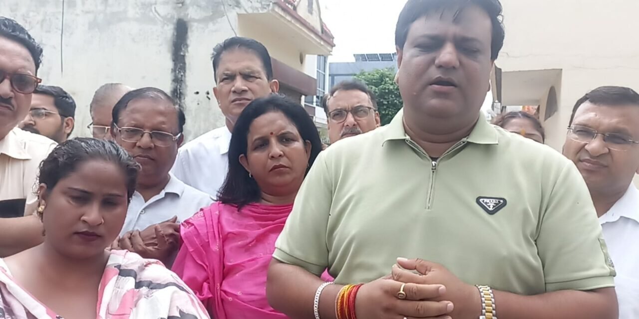 अंबाला शहर के वार्ड नंबर 14 में भाजपा नेता रितेश गोयल व पार्षद रूबी सौदा ने विभिन्न निर्माण कार्यों का किया शुभारंभ