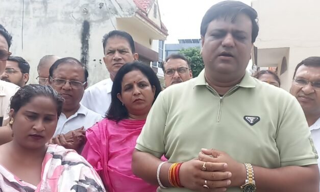 अंबाला शहर के वार्ड नंबर 14 में भाजपा नेता रितेश गोयल व पार्षद रूबी सौदा ने विभिन्न निर्माण कार्यों का किया शुभारंभ