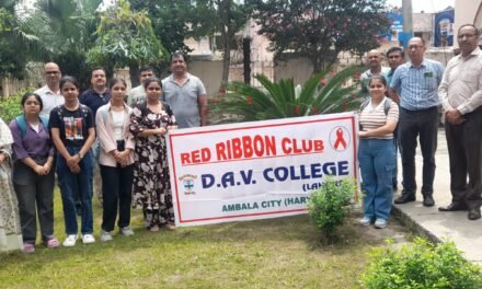 एचआईवी/एड्स पर जागरूकता हेतु रेड रिबन क्लब ने चलाया रेड रिबन से पौधा सुसज्जीकरण अभियान