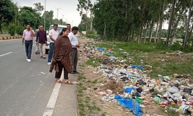 शहर में स्वच्छता व्यवस्था को लेकर एसडीएम शिवजीत भारती सख्त — डोर टू डोर कूड़ा कलेक्शन का करें उपयोग, सिंगल यूज प्लास्टिक पर भी होगी कार्रवाई