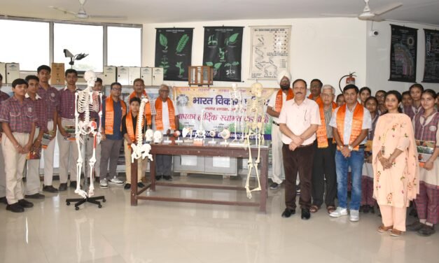 पुलिस डीएवी पब्लिक स्कूल में  बायोलॉजी लैब के लिए उच्च गुणवत्ता के हार्ट मॉडल, किडनी मॉडल, आईज मॉडल, टीथ मॉडल, स्कल, स्पाइन मॉडल,  बॉल एंड सॉकेट जॉइंट्स मॉडल तथा  स्केलेटन मॉडल डोनेट किए