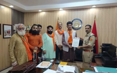 मोहड़ा में स्वामी पूणार्नंद गिरी जी पर हुए जानलेवा हमले को लेकर विश्व हिंदू परिषद ने पुलिस अधीक्षक को सख्त कार्रवाई करने के लिए सौंपा ज्ञापन