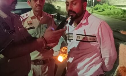 नशा करके वाहन चलाने वालों के अंबाला ट्रैफिक पुलिस ने काटे 23 चालानआमजन से अपील यातायात नियमों की करें पालना, नशा करके ना चलाएं वाहन
