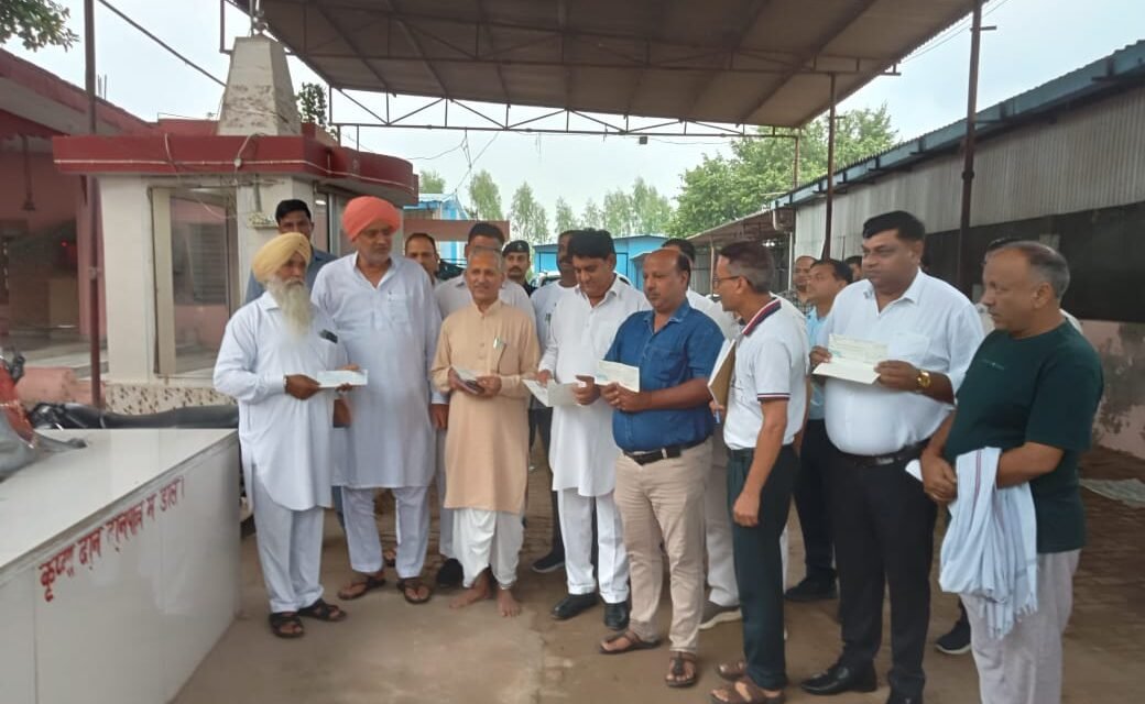 गौ-सेवा को बढ़ावा देने हेतु कृषि एवं किसान कल्याण मंत्री श्याम सिंह राणा ने पांच गौशालाओं को वितरित किए 33.93 लाख 450 रुपए के चारा अनुदान चैक