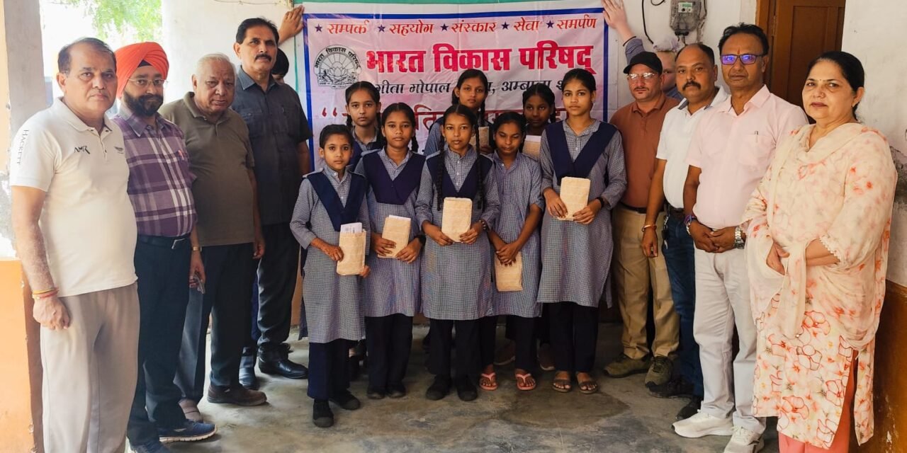 गीता गोपाल शाखा का सेवा प्रकल्प मडोर के राजकीय उच्च विद्यालय में पंखों की भेंट, 12 बालिकाओं को दवाइयाँ वितरित