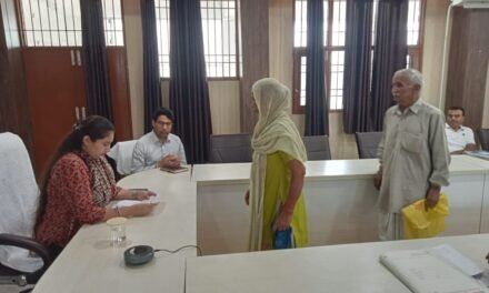 एसडीएम शिवजीत भारती ने समाधान शिविर में सुनीं नागरिकों की समस्याएं, विभागीय अधिकारियों को दिए समाधान के निर्देश