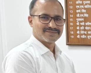 जम्मू और कई जगह पर रेलवे ट्रैक पर पानी होने की वजह से जम्मू जाने वाली ट्रेनों को किया गया रद्द: सीनियर डीसीएम नवीन कुमार