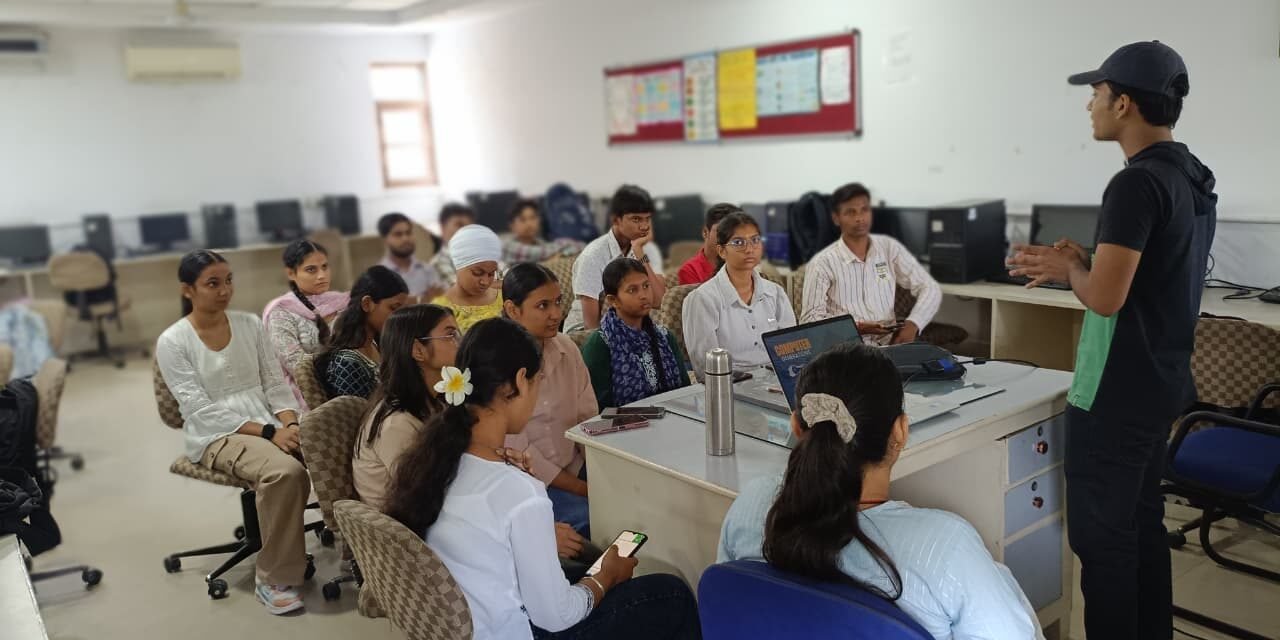 सनातन धर्म कॉलेज में पावरपॉइंट प्रस्तुति प्रतियोगिता का सफल आयोजन