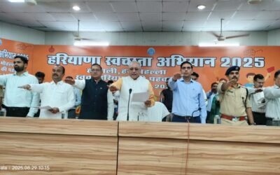 हरियाणा के जन स्वास्थ्य अभियान्त्रिकी व लोक निर्माण (भवन व सड़कें) विभाग मंत्री रणबीर सिंह गंगवा ने हरियाणा स्वच्छता अभियान 2025 के तहत स्वच्छता की शपथ दिलवाई