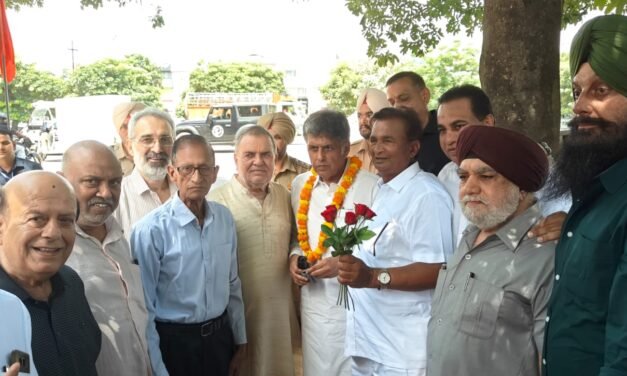 800 करोड़ रुपए निगम को मिलते हैं फिर भी शहर की स्थिति संतोषजनक नहीं है- सांसद तिवारी शिवालिक एंक्लेव, मनीमाजरा में नव-स्थापित सीसीटीवी कैमरों का उद्घाटन के दौरान बोले तिवारी