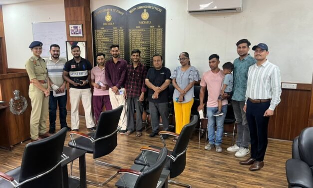 पंचकूला पुलिस ने अगस्त में 11 गुम मोबाइल लौटाए, साइबर सेल की सराहनीय पहल