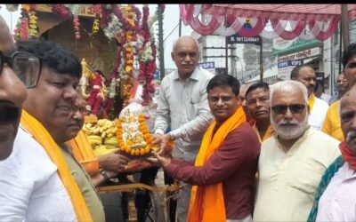 गणेश चतुर्थी पर धूमधाम से निकली लाल बाग के राजा भगवान गणेश की शोभायात्रा