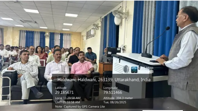 यूओयू में अध्‍ययन सामग्री निर्माण व गुणवत्‍ता पर कुलपति की शिक्षकों के साथ बैठक