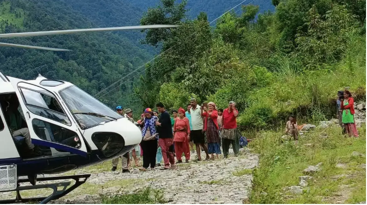 दो बीमारों को हेलीकॉप्टर से पिथौरागढ़ अस्पताल भेजा गया