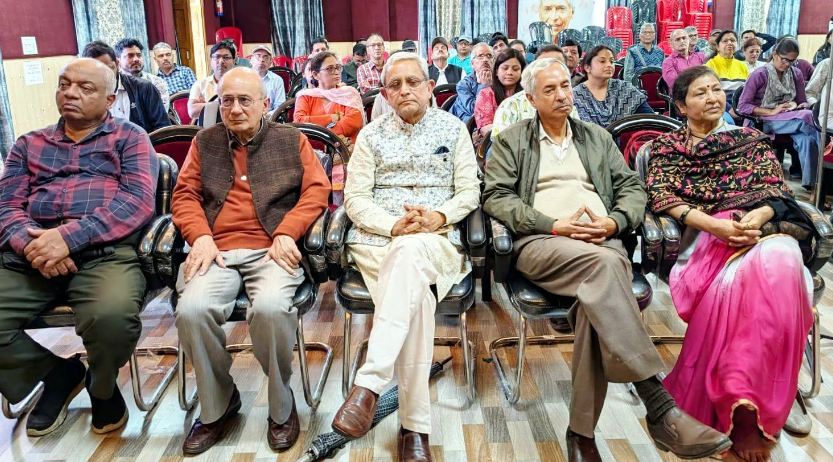 वीरेन और गिर्दा दोनों ने दी जनता और समाज के संघर्षों को लेखनी व स्वर