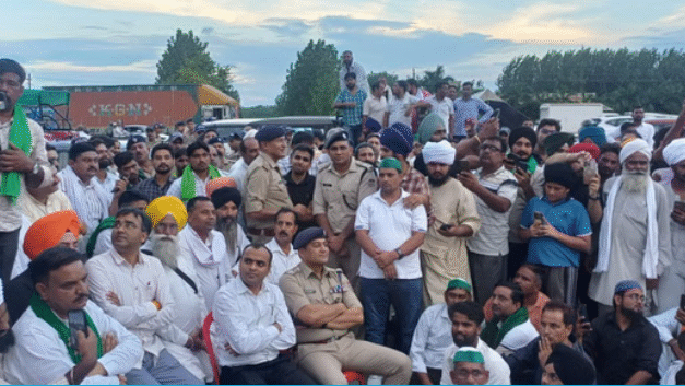 बहादराबाद टोलप्लाज़ा पर किसानों का धरना समाप्त