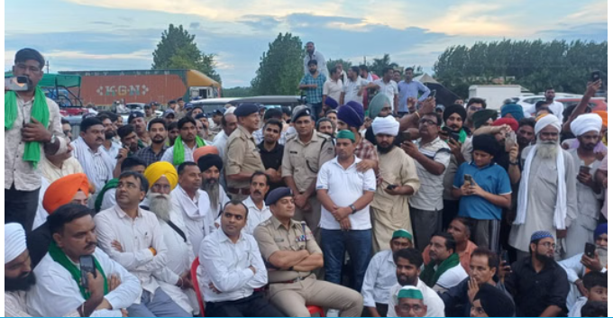 बहादराबाद टोलप्लाज़ा पर किसानों का धरना समाप्त