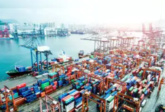 अमेरिकी शुल्क का बड़ा असर: तिरुपुर, नोएडा और सूरत की निर्यात इकाइयों ने उत्पादन रोका