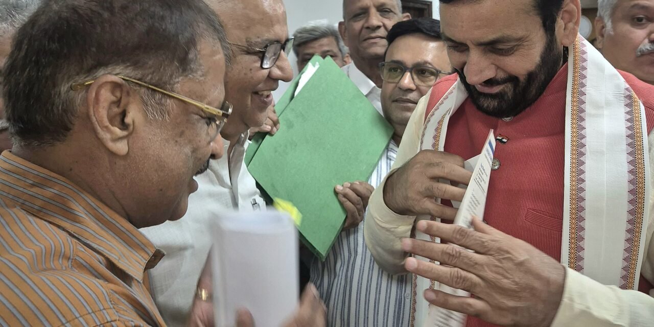 पानीपत इंडस्ट्री से चेयरमैन विनोद धमीजा और स्टेट से विनोद खंडेलवाल ने उद्योग संबंधी समस्याओं को लेकर सीएम सैनी से की मुलाकात