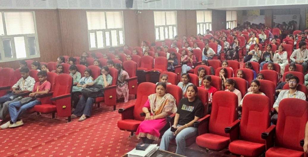 डाकखाने की सेवाओं ने जीवन को आसान बनाया : सुरेश राठौर