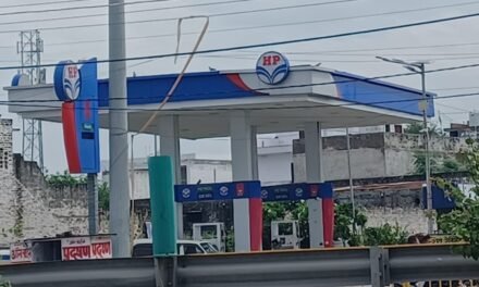 सार्वजनिक गली पर अवैध कब्ज़ा कर कोठी व पेट्रोल पम्प बनाने का आरोप