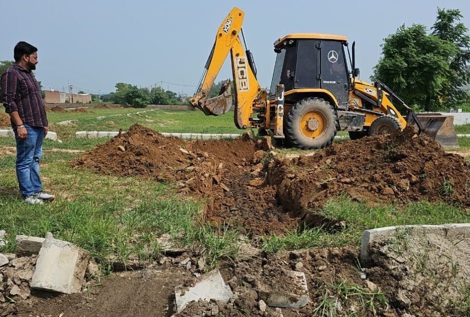 चीका में पनप रही अवैध कालोनी में डीटीपी ने चलाया पीला पंजा