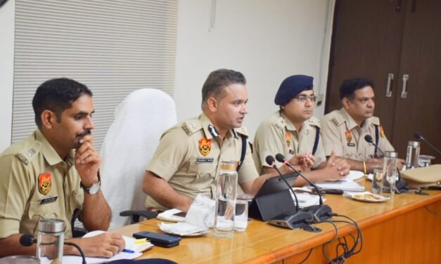 अंबाला रेंज पुलिस महानिरीक्षक पंकज नैन ने अंबाला मंडल की क्राइम रिव्यू बैठक बुलाई, पंकज नैन ने अपराधियों, सूदखोरों, बिना नंबर प्लेट वाहनों पर कड़ा शिकंजा कसने के दिए निर्देश