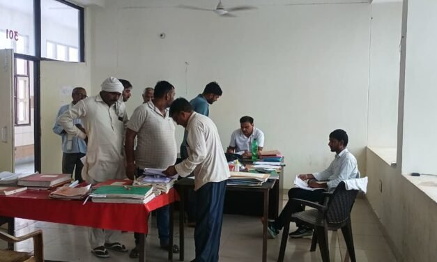 बावल सचिवालय के कमरों में बरसाती पानी टपकने लगा पटवारियों ने किया दावा,राजस्व रिकॉर्ड हुआ खराब