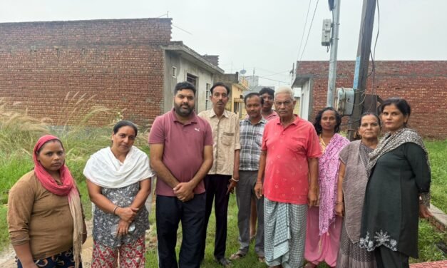 अंबाला शहर मोती नगर के लोगों ने सड़क समस्या को लेकर समाजसेवी हर्ष साहनी से लगाई गुहार
