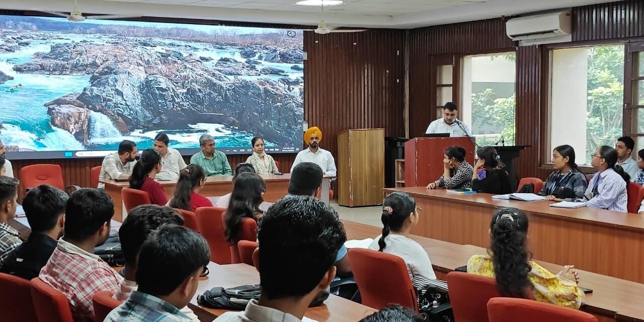 कुरुक्षेत्र विश्वविद्यालय के दूरस्थ एवं आॅनलाइन शिक्षा केंद्र द्वारा सनातन धर्म कॉलेज में परामर्श-सह-निरीक्षण सत्र आयोजित किया