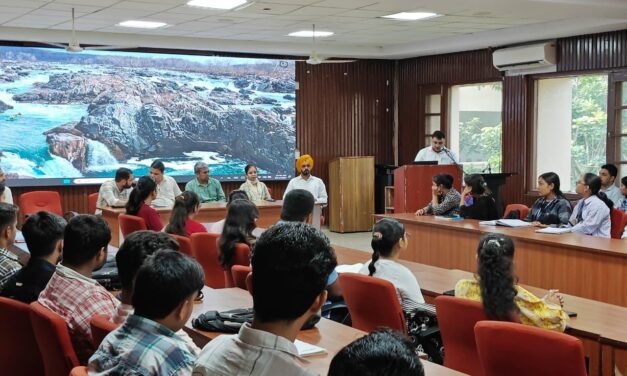 कुरुक्षेत्र विश्वविद्यालय के दूरस्थ एवं आॅनलाइन शिक्षा केंद्र द्वारा सनातन धर्म कॉलेज में परामर्श-सह-निरीक्षण सत्र आयोजित किया