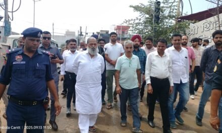 परिवहन, ऊर्जा एवं श्रम मंत्री अनिल विज ने इंडस्ट्रीयल एरिया का दौरा किया और यहां पर जल भराव के बाद सफाई व्यवस्था, छिड़काव के साथ-साथ सुपर सकर मशीन के माध्यम से सड़क के चारों तरफ सफाई व्यवस्था को दुरूस्त करने के निर्देश दिए