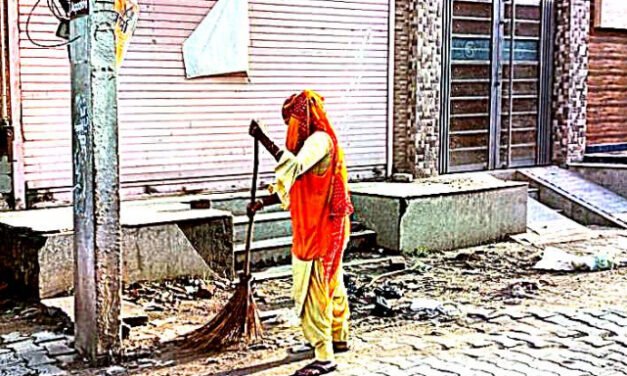 शहरी क्षेत्रों को साफ व स्वच्छ बनाने में हर नागरिक करें सहयोग- अतिरिक्त उपायुक्त वीरेंद्र सहरावत- हरियाणा शहर स्वच्छता अभियान के तहत टीमें लगातार सार्वजनिक क्षेत्रों में सफाई में जुटी