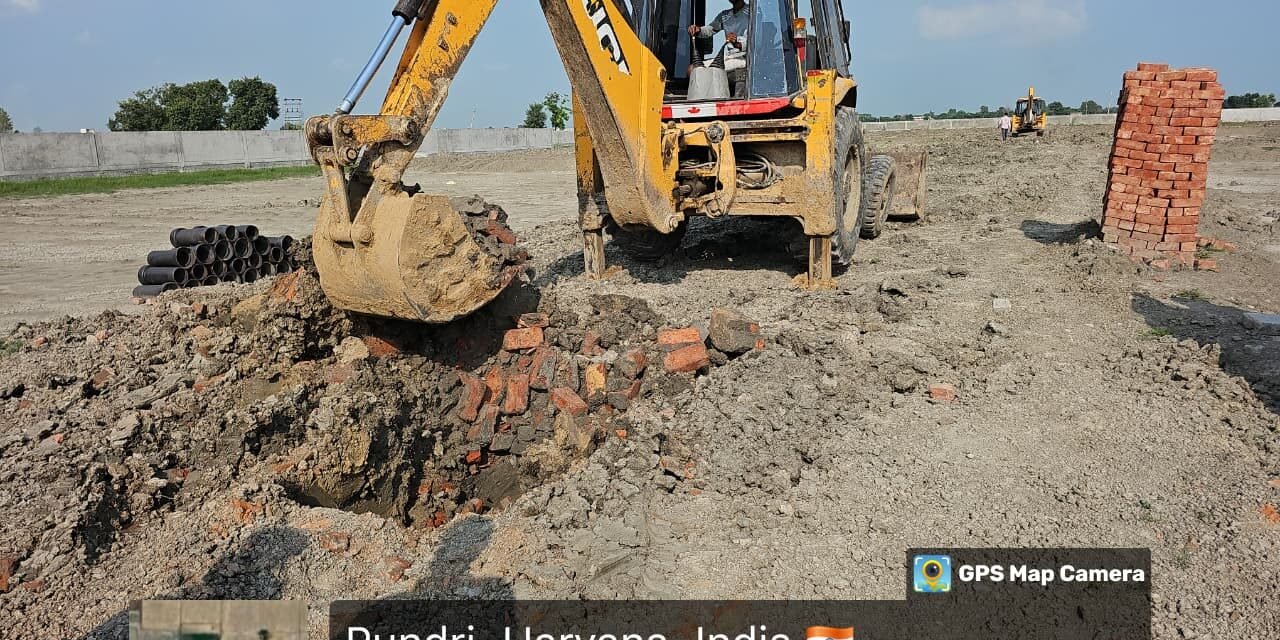 पूंडरी में पनप रही अवैध कालोनी में डीटीपी ने की तोड़फोड़