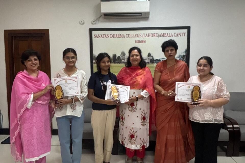 सनातन धर्म कॉलेज की छात्राओं ने शैक्षणिक और सांस्कृतिक मंचों पर दिखाया कौशल