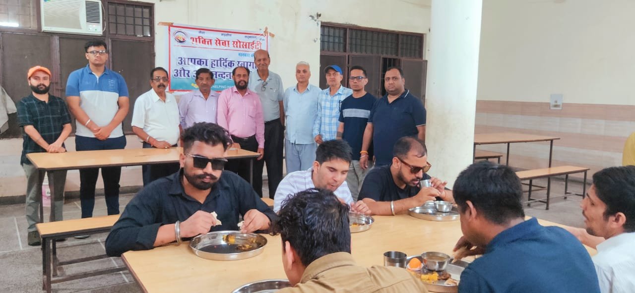 शक्ति सेवा सोसायटी ने  दृष्टिहीन बंधुओं में की भोजन वितरण सेवा