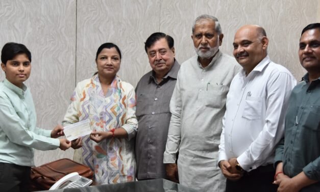 सांसद नवीन जिंदल ने पंजाब में बाढ़ पीड़ितों की सहायता के लिए दिया पांच लाख रुपये का चेक