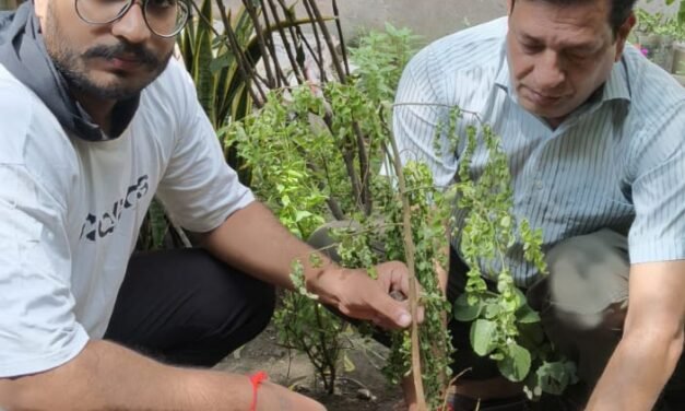 स्वच्छ पर्यावरण के लिए हर नागरिक लगाए कम से कम पाँच फलदार पौधे