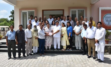 गीता भवन सहित 17 संस्थाओं ने पूर्व चेयरमैन कैलाश भगत की अगुवाई में पंजाब में बाढ़ राहत के लिए दिए सात लाख रुपये