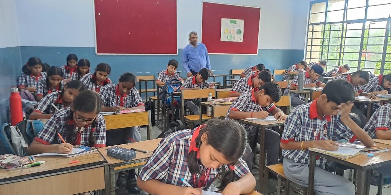 पीएम श्री केंद्रीय विद्यालय क्रमांक 2 में कविता लेखन प्रतियोगिता का आयोजन किया