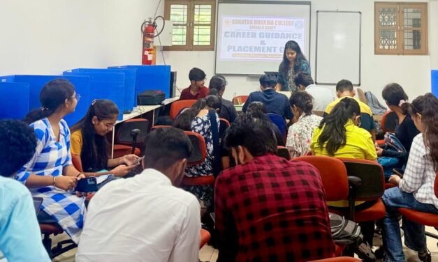 सनातन धर्मा कॉलेज में करियर गाइडेंस एवं प्लेसमेंट सेल के तत्वावधान में कैनवा पर ब्रॉशर निर्माण विषयक  सत्र का आयोजन