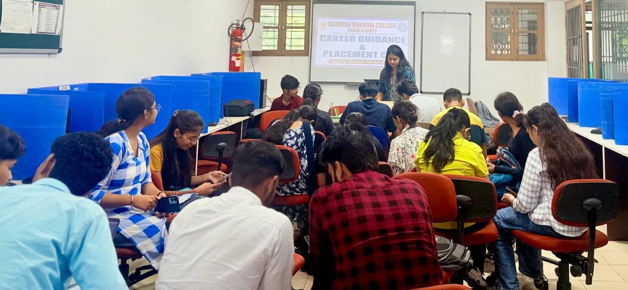 सनातन धर्मा कॉलेज में करियर गाइडेंस एवं प्लेसमेंट सेल के तत्वावधान में कैनवा पर ब्रॉशर निर्माण विषयक  सत्र का आयोजन