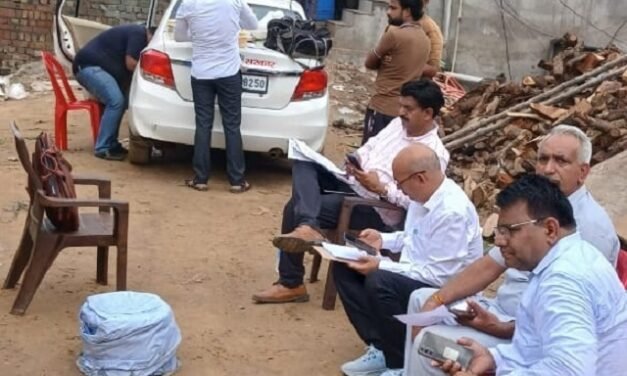  पनीर के गोदाम पर सीएम फ्लाइंग की रेड1100 किलोग्राम पनीर तथा फेट स्प्रेड के लिए गए नमूने