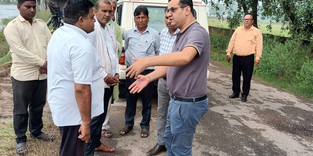 बारिश व घग्गर नदी के जलस्तर के दृष्टिगत फील्ड में उतरे जिला के सभी उच्च अधिकारी